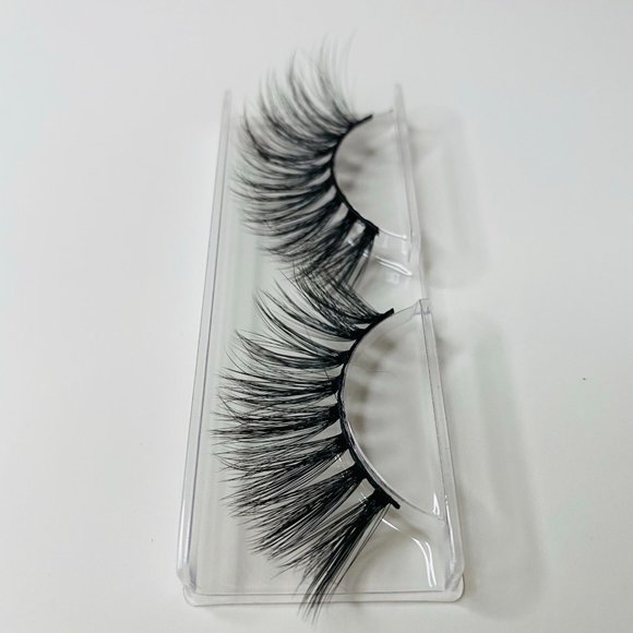 Bad Bitch lash - Picture 3 of 5